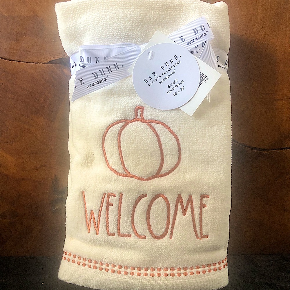 RAE DUNN Set of 2 Hand Towels “Welcome” - Pumpkin - Halloween/Thanksgiving 🎃🍁